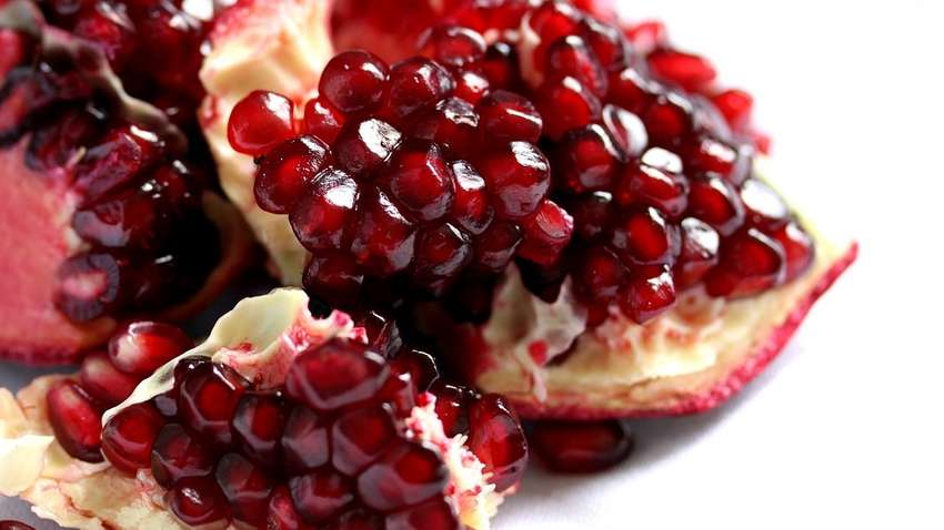 Кому опасно употреблять гранат: что известно о пользе и вреде