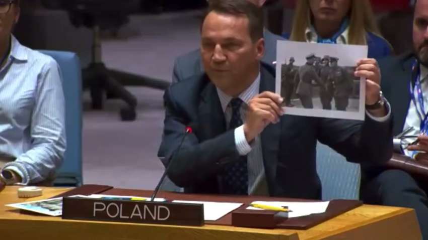 Очільник МЗС Польщі викрив російську брехню в ООН: він показав дві фотографії Очільник МЗС Польщі викрив російську брехню в ООН: він показав дві фотографії