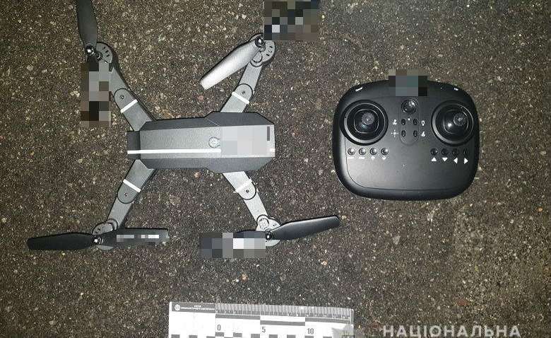 У Києві намагалися передати наркотики у СІЗО з допомогою дрона