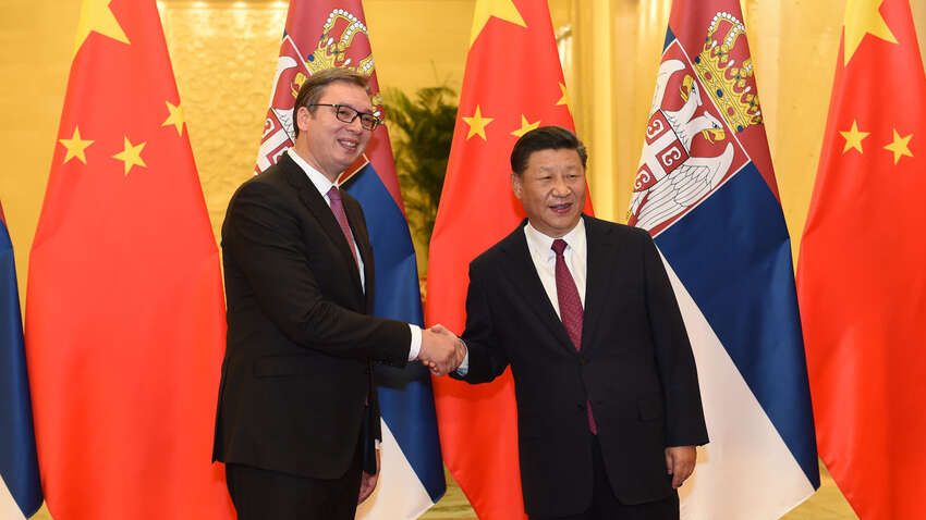 Теж приїхав на уклін до Сі та Путіна: якого європейського лідера побачили у Пекіні Теж приїхав на уклін до Сі та Путіна: якого європейського лідера побачили у Пекіні