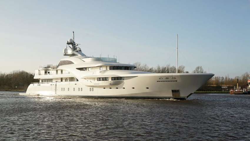 Из порта Гамбурга поспешно эвакуировали элитную яхту Путина за 87 миллионов евро - СМИ Из порта Гамбурга поспешно эвакуировали элитную яхту Путина за 87 миллионов евро - СМИ