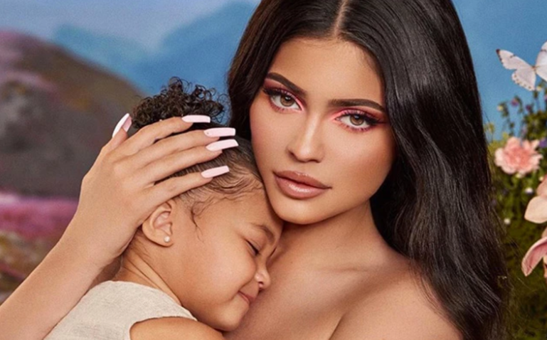 Кайлі Дженнер присвятила нову колекцію косметики своїй дочці