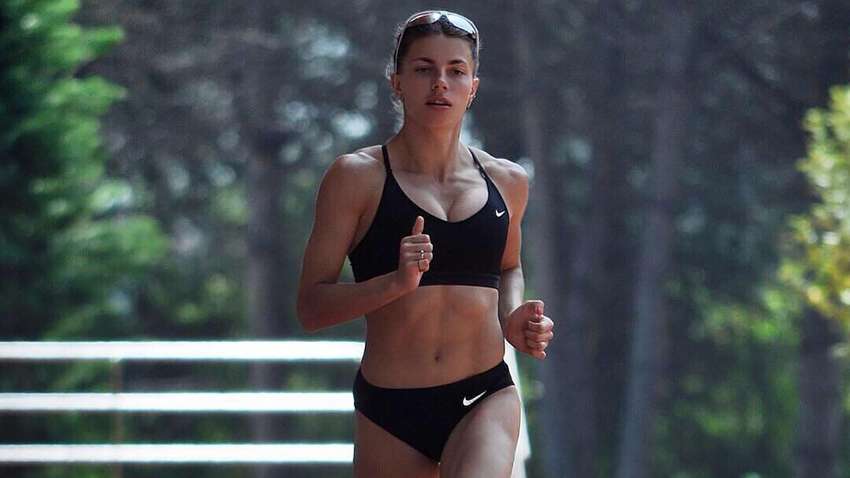 Українська легкоатлетка виклала сексуальне фото на пляжі: в коментарях спека