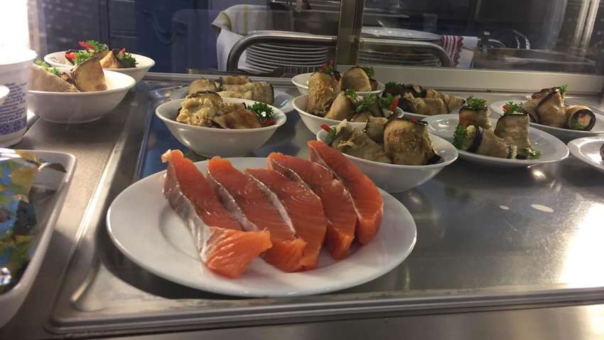 Видеофакт: нардеп Беленюк показал депутатскую столовую и цены блюд