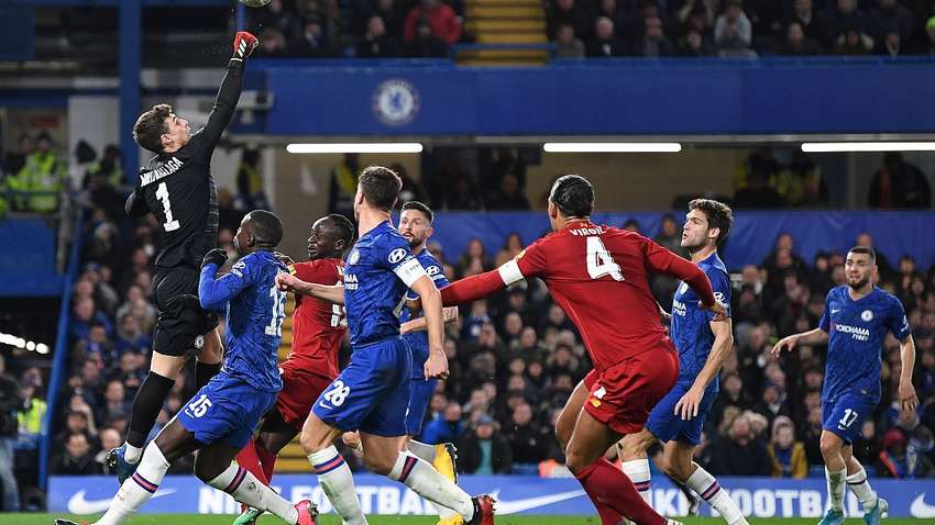 У якій країні ввели обов'язкову вакцинацію для футболістів