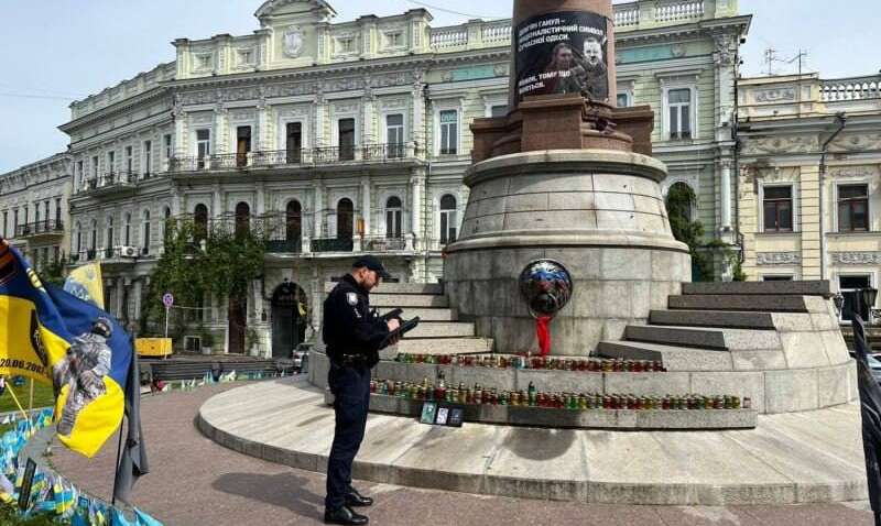 В центре Одессы появился российский триколор: что известно