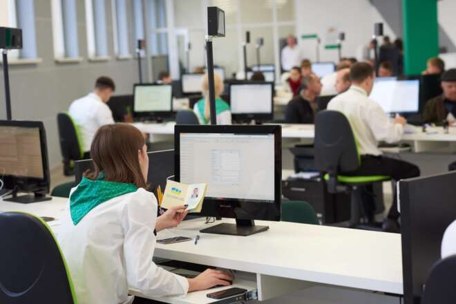 Реєстрація авто та видача посвідчень водіїв в Україні призупинено