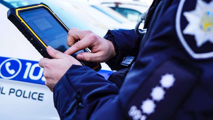 Приехали на вызов и натолкнулись на растяжку: киевлянин хотел взорвать наряд полиции