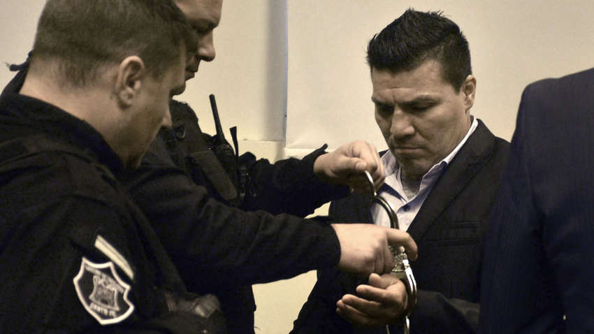 Екс-чемпіон світу з боксу відправиться у в'язницю за зґвалтування 8-річної доньки