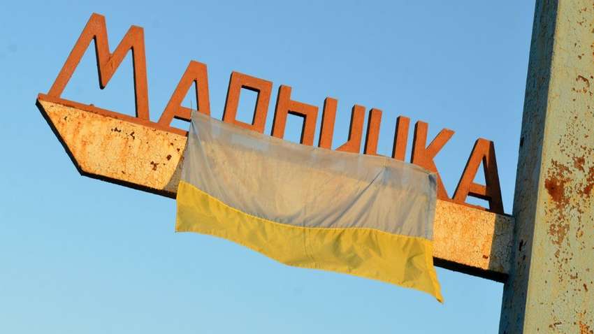 Бойовики атакували школу у Мар'їнці