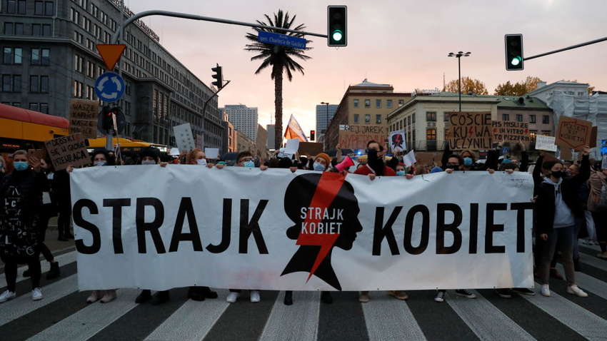 Фото недели: обнаженная жительница Варшавы протестует против запрета абортов (ФОТО, 18+)