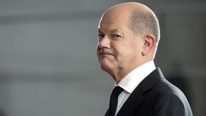 Шольц снова с критикой отреагировал на дебаты по передаче истребителей Украине Шольц снова с критикой отреагировал на дебаты по передаче истребителей Украине