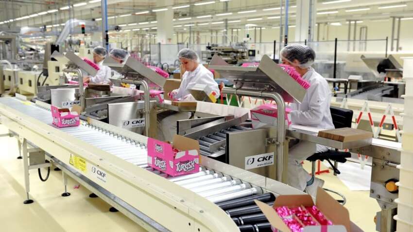 Зарплаты растут, но людей увольняют: что скрывает рынок труда Польши