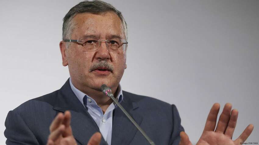 Выезд мужчин до 22 лет за границу: бывший министр обороны бьет тревогу