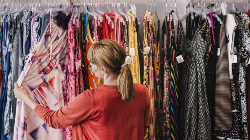 Может ли секонд-хенд навредить ребенку: что скрывает вашу дешевую одежду