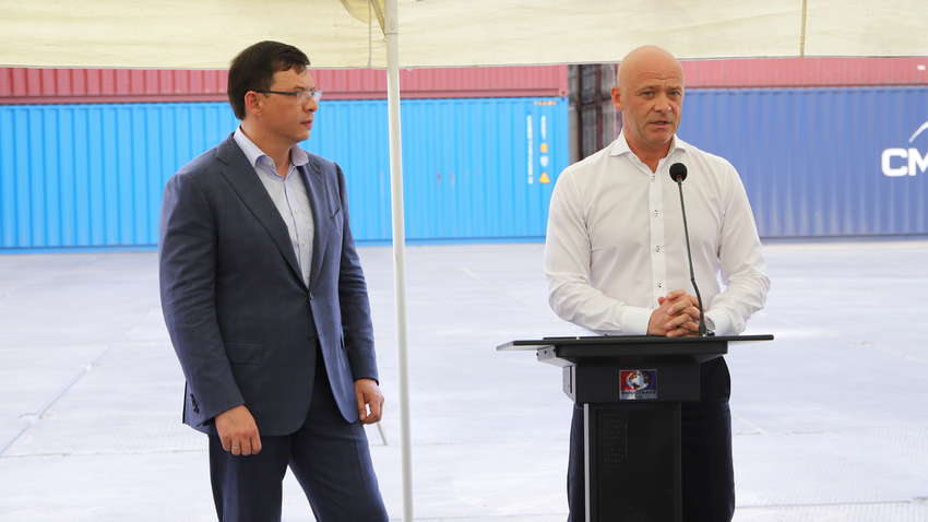 В Одеському порту організували агітаційний майданчик Оппоблока