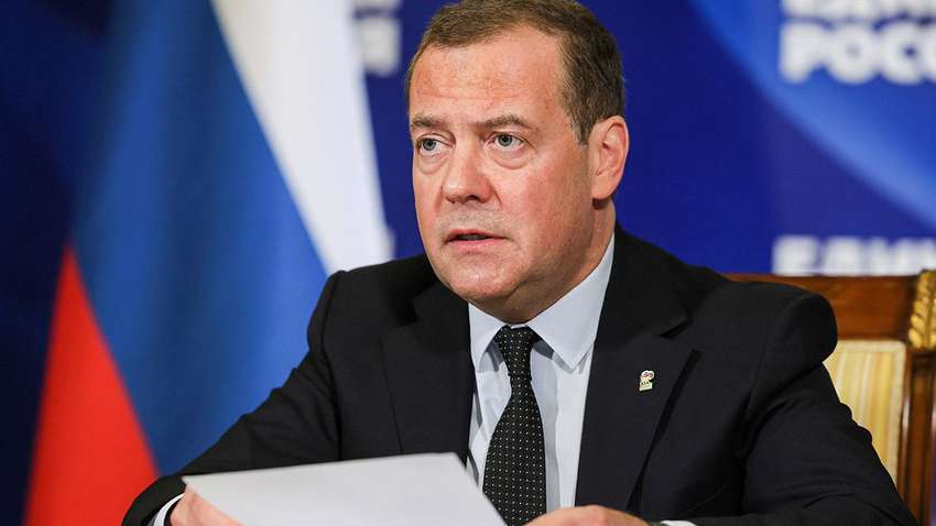 Медведєв зробив божевільну заяву про авіакатастрофу російського ІЛ-76