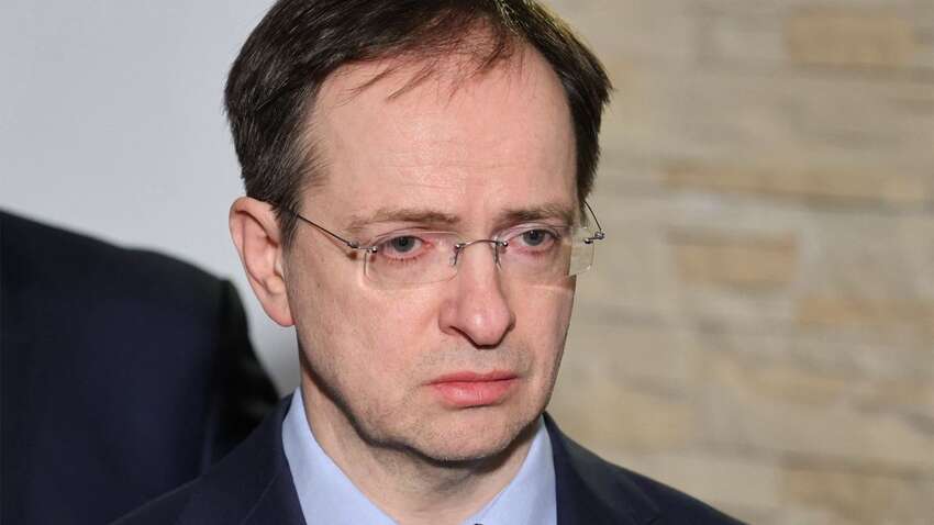 Обиженный посланник Путина рассказал генсеку НАТО, который назвал его "историком", о Китае