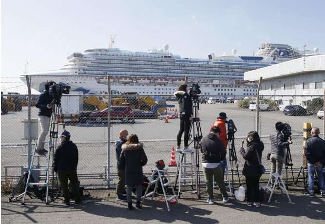 На лайнере Diamond Princess увеличилось количество инфицированных коронавирусом