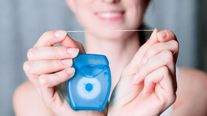 Використання зубної нитки може підірвати здоров'я