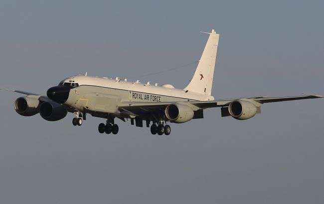 У росіян знову паніка: два літаки НАТО проводять розвідку на кримському напрямку