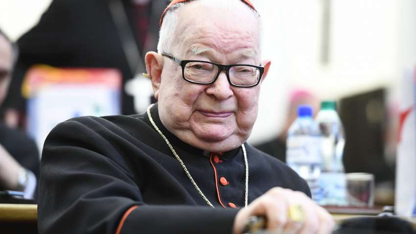 Ватикан відмовив у похоронах 97-річному священикові, який ґвалтував дитину Ватикан відмовив у похоронах 97-річному священикові, який ґвалтував дитину