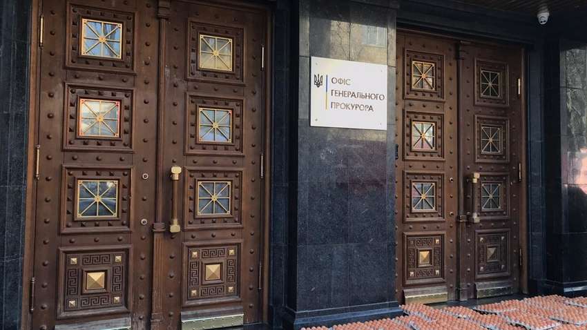 "Яичная атака" для директора НАБУ и новое пристанище для беглецов от коронавируса