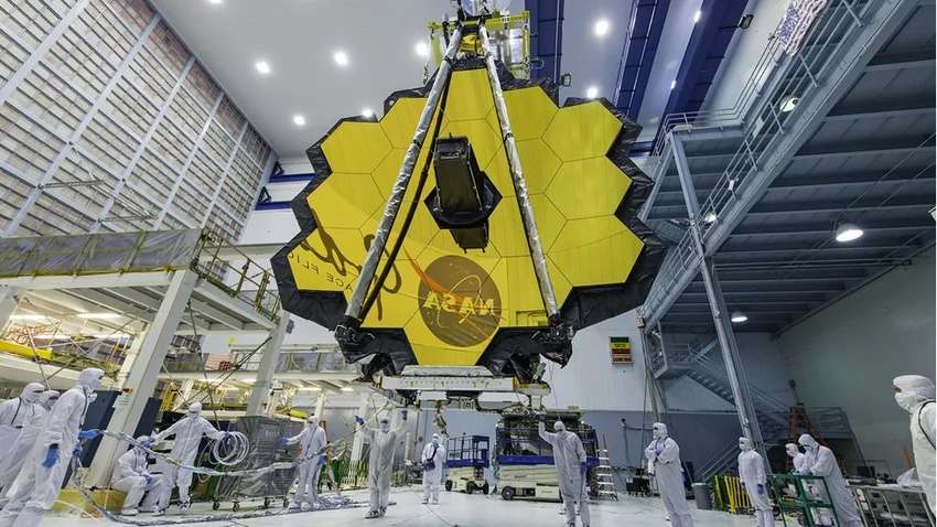 Допоможе зрозуміти походження Всесвіту: завтра NASA відправить у космос найдорожчий та найбільший телескоп