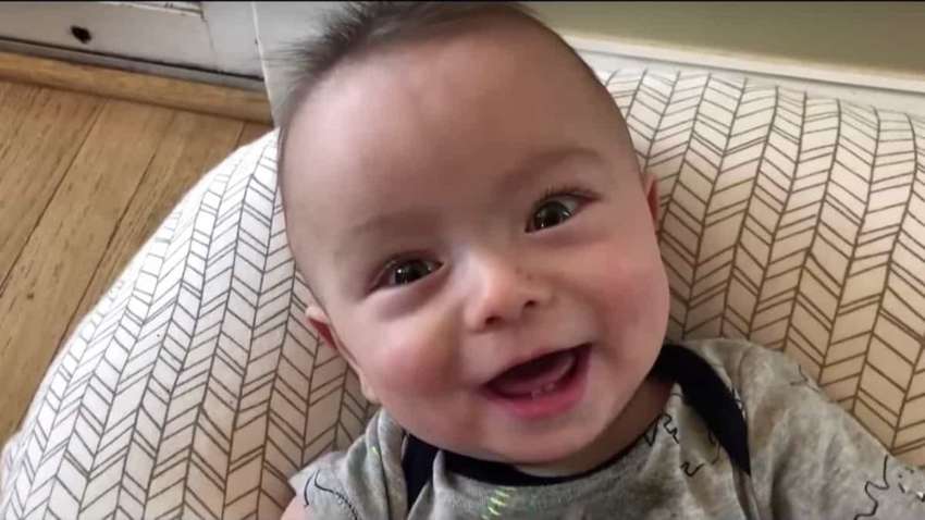 Папа рік записував звуки маленького сина і змонтував з них рок-хіт AC/DC: відео