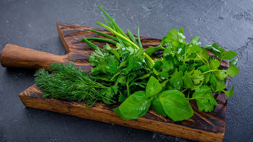 Від інсульту й раку: названі цілющі властивості пучка зелені