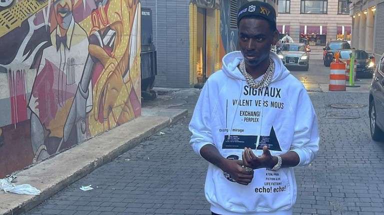 Заходив до пекарні: у США посеред вулиці вбили відомого репера