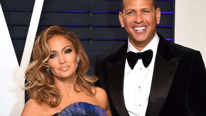 Фанатов шокировала стоимость кольца Джей Ло