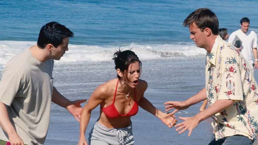 Почему нельзя писать на укус медузы: врачи развенчали популярный миф