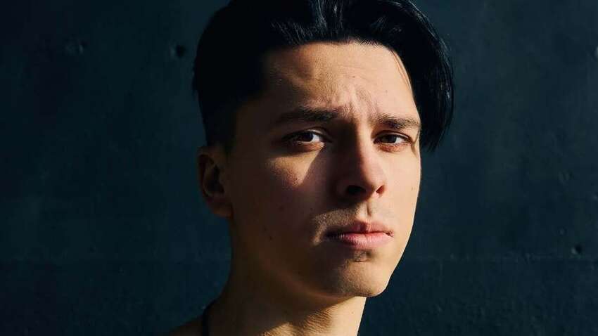 Відомий український співак мобілізувався на передову