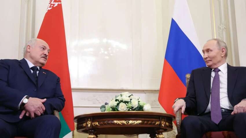 Путин пошел на это из-за отчаяния: названа потрясающая причина визита Лукашенко в Пекин Путин пошел на это из-за отчаяния: названа потрясающая причина визита Лукашенко в Пекин