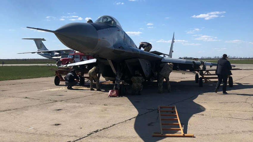 Аварийная посадка военного самолета в Мелитополе: ГБР начало расследование