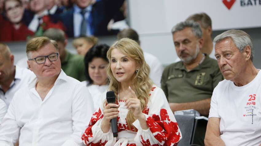 Битва вышиванок: Татьяна Бережная и Юлия Тимошенко удивили стоимостью своих национальных образов Битва вышиванок: Татьяна Бережная и Юлия Тимошенко удивили стоимостью своих национальных образов