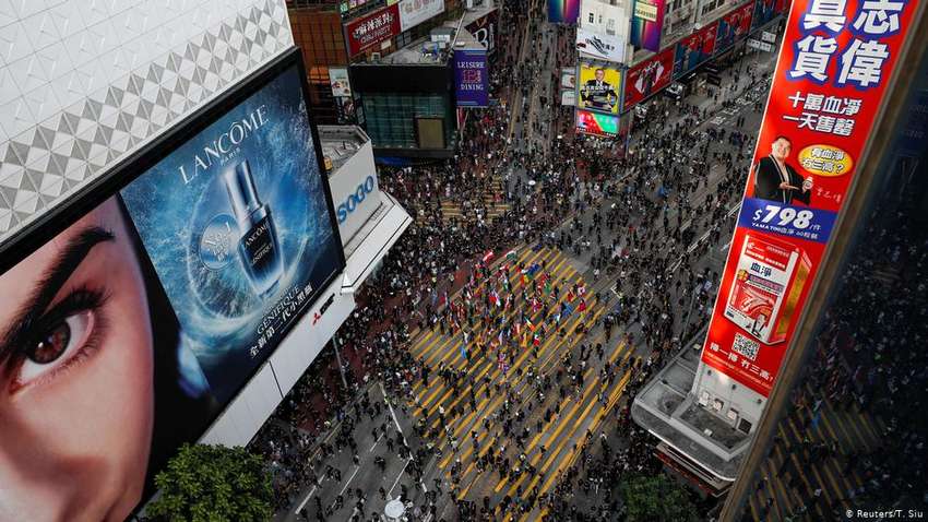 Акции протеста в Гонконге: слезоточивый газ и коктейли Молотова