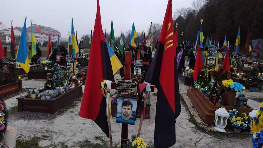 Украинские чиновники цинично наживаются на погребениях военных: расследование Украинские чиновники цинично наживаются на погребениях военных: расследование
