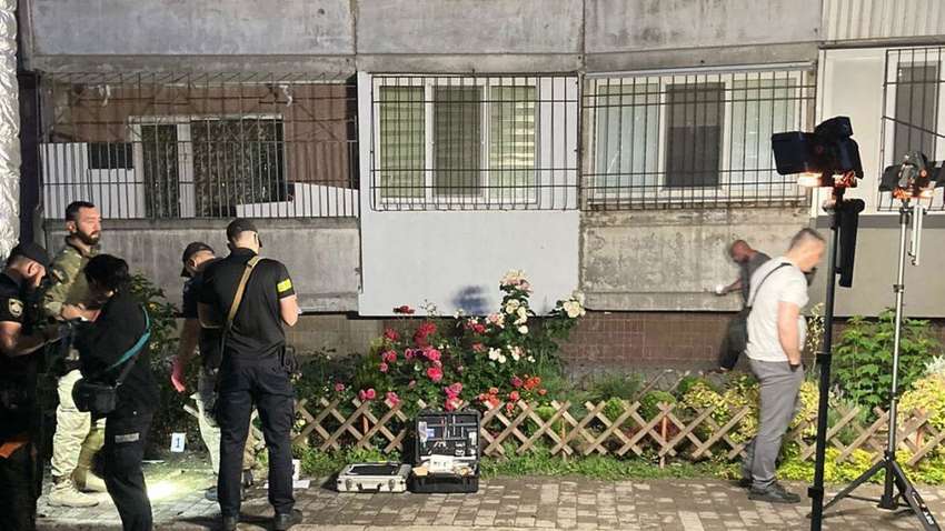 В Днепре пьяный мужчина бросил гранату из окна в детей: взрыв попал на видео В Днепре пьяный мужчина бросил гранату из окна в детей: взрыв попал на видео