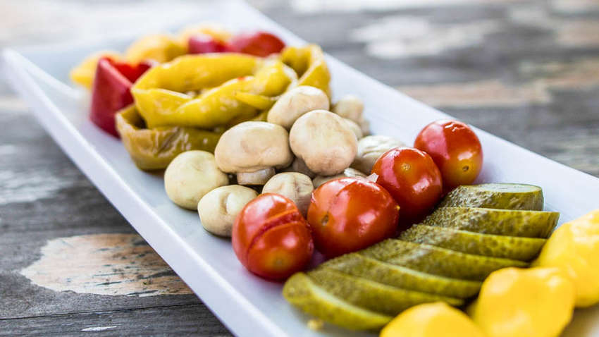 Назван список продуктов, которые нельзя сочетать с алкоголем