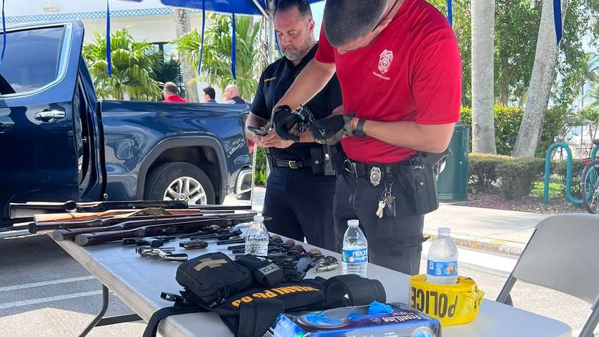 В США граждане сдают оружие для украинцев (Фото)