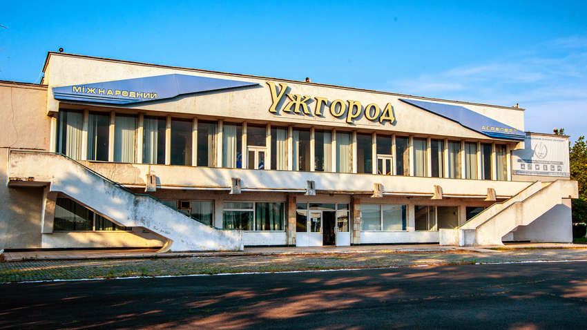 Украина предложила Словакии разблокировать аэропорт "Ужгород"