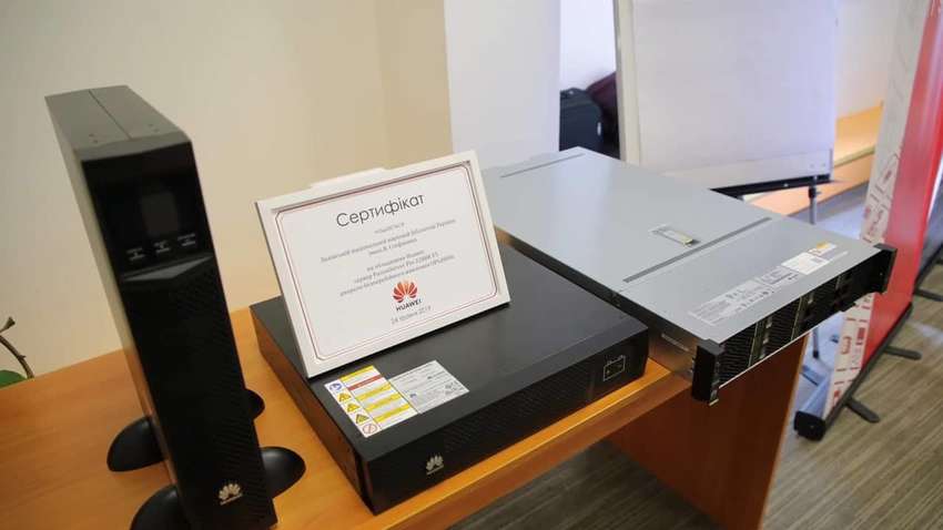 Huawei надав обладнання для цифровізації Львівської бібліотеки