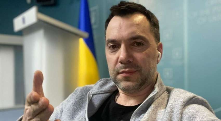 Арестович пояснив, чому українців не попередили про початок війни