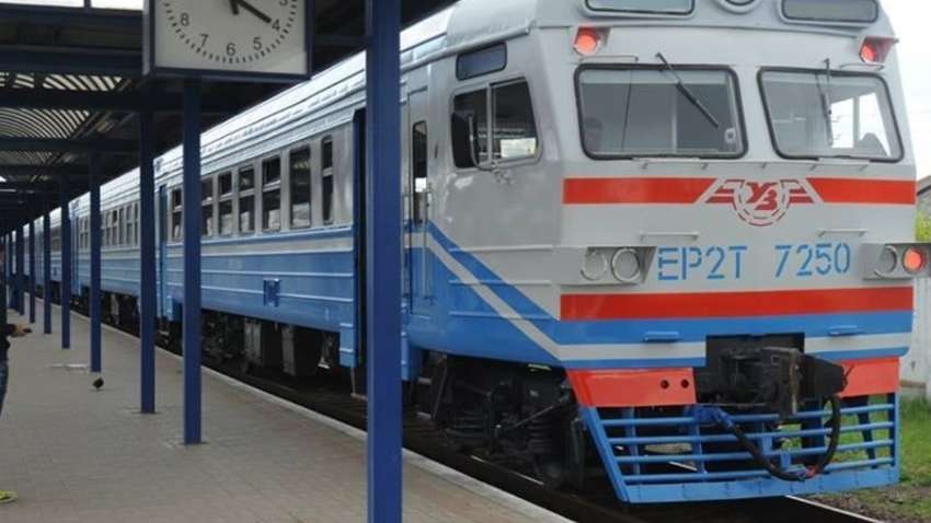 Из-за аварии под Киевом задерживаются 14 пассажирских поездов Из-за аварии под Киевом задерживаются 14 пассажирских поездов