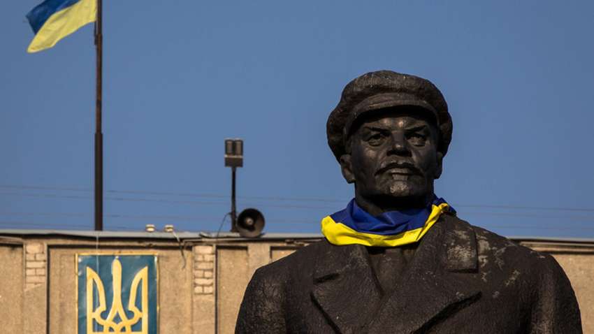 Декоммунизация "по-новому": политологи оценили инициативы лидирующих политсил 