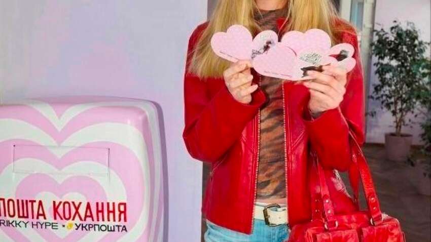 «Укрпочта» попала в скандал из-за «сексуальной школьницы» в рекламе ко Дню влюбленных «Укрпочта» попала в скандал из-за «сексуальной школьницы» в рекламе ко Дню влюбленных