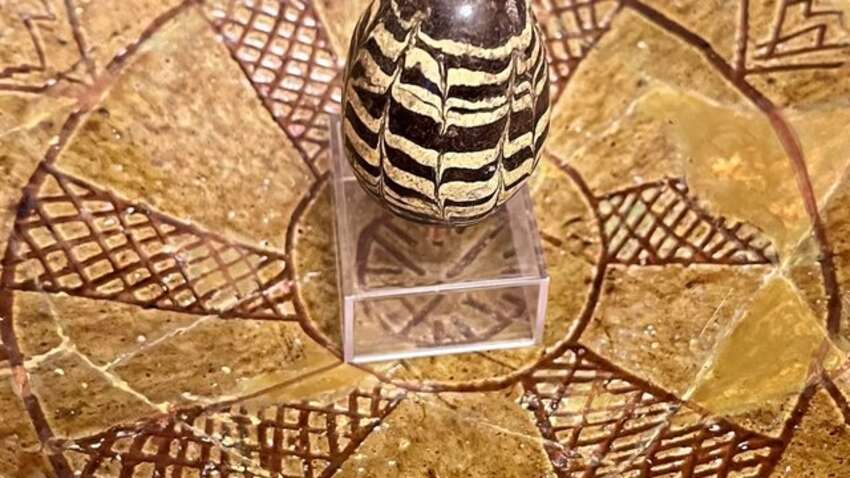 Сенсация в Софии Киевской: показали писанку, которой почти тысяча лет Сенсация в Софии Киевской: показали писанку, которой почти тысяча лет