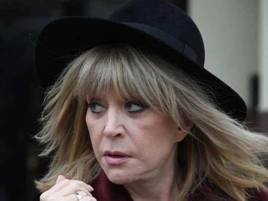 Невдало омолодилася: пластичний хірург розповів про проблеми Алли Пугачової